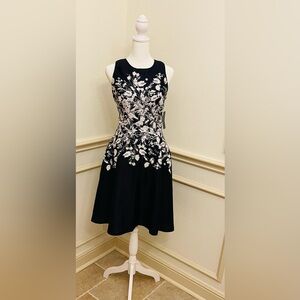 Donna Morgan Sleeveless Dress Women’s Navy White Floral Sheath Pockets size 2